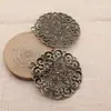 67X61mm 17.7g Color Bronce Antiguo Accesorios DIY Piezas de Joyería Patrón de Flor Hueca Colgante Redondo