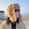 Chapéu Lei Feng de Inverno para Homens e Mulheres, Chapéu de Ciclismo Quente à Prova de Vento Espesso Moderno com Proteção para as Orelhas, Chapéu de Algodão com Patch de Pelúcia e Corrente