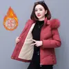 Abrigo corto de invierno para madre de mediana edad, forrado de polar, engrosado, chaqueta de algodón cálida, abrigo de algodón pequeño para mujer, chaqueta de algodón plumón