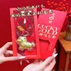 Pequeño Caballo Oro Puro Atrae Dinero Cadena para Teléfono Llavero Colgante Dorado Set de Caja de Regalo Bolsa de Flujo de Riqueza Encanto Moderno