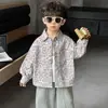 Camisa infantil de primavera y otoño con estampado de leopardo, chaqueta ligera para niños, nuevo y elegante conjunto de primavera 2026 para niños, top de bebé de moda