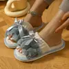 Pantuflas de algodón peluche con lazo, nuevo estilo para interior y exterior, tamaño pequeño, en stock, pantuflas cómodas y esponjosas