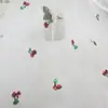 Nuevo Tejido de Malla Bordado con Lentejuelas de Cereza Roja Fabricante Stock Listo Malla Suave de Poliéster Tejido para Ropa y Vestidos Bordados