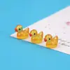 Muñeco de pato de dibujos animados amarillo luminoso adornos pequeños micro paisajismo resina joyería creativa manualidades accesorios
