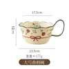 Cuenco de arroz de cerámica para uso doméstico, modelo nuevo con patrón de fresas en relieve lindo, alto valor estético, color bajo vidriado, juego de cuenco y plato para una persona