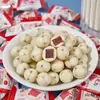 Bolas de yogur de chocolate con relleno de arándanos y espino cerval Keli Guo en paquetes pequeños, artículos de Año Nuevo, caramelos, snacks a granel al por mayor