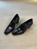 Mocassins Retrô com Salto Bloco e Bico Quadrado Femininos Novos Slip-on Flats para o Trabalho e Dia a Dia Estilo Britânico Sapatos Pequenos de Couro Flats Femininos