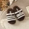 Novas Pantufas de Algodão Versáteis com Atmosfera Retrô para Meninas Outono e Inverno, Aconchego Casual, Tira Única