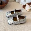 Sapatos Mary Jane de Couro com Bolinhas para Meninas, Sapatos Rasos de Bico Dividido para Primavera e Outono com Fivela, Sapatos de Princesa Fofos para Menininhas