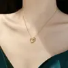 Colar com Pingente de Coração de Amor Cravejado de Diamantes Retro Roma para Mulheres, Popular Transfronteiriço Joia de Corrente Clavicular de Luxo Leve de Nicho Moda Não Desbota