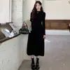 Foto real de 2026 de novas roupas de outono e inverno para mulheres plus size: conjunto de suéter, saia base, casaco de lã verde