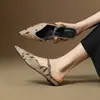 Sandalias Planas de Punta para Mujer, Estilo Nuevo de Verano 2025, Elegantes y Lujosas Sandalias con Tira de Leopardo, Punta Cerrada