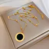 [Acero de titanio de cuerpo completo] Collar de oro real con horno de minutos con personalidad romana de concha para mujer con cadena de clavícula roja cibernética