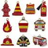 Série Criativa de Desenho Animado Bombeiros Chapéus de Bombeiro, Roupas de Bombeiro, Caminhões de Bombeiro, Extintores de Incêndio, Acessórios DIY de Gotejamento de Óleo de Liga
