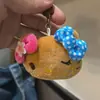 Lindo Colgante de Cuero Negro Hello Kitty con Gafas de Sol de Plumeria, Encanto de Bolso de Gato con Corazón de Cuero Marrón, Nuevo