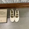 Sapatos Mary Jane de couro estilo fada com sola macia para mulheres, combinados com uma saia, primavera e outono de 2026, brisa suave da noite, sapatos de vovó com sola plana