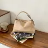 Nova Bolsa de Mão Feminina Clássica Outono 2026 Bolsa Tote Versátil Design de Nicho de Alto Padrão Bolsa de Ombro Transversal para o Dia a Dia
