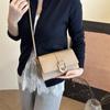 Bolsa de Mão Casual Elegante com Padrão Trançado 2026 Grande Capacidade Nova Moda Vintage Bolsa Baguete de Ombro para Mulheres