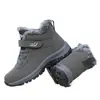 Nuevos zapatos de invierno para hombre de caña alta, forrados de felpa y acolchados de algodón, zapatos deportivos antideslizantes para caminar, botas de nieve para mamá, pareja