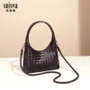 Bolsa de Meia-Lua de Alta Qualidade Transfronteiriça, Nova Bolsa Artesanal, Luxo Leve, Bolsa Versátil de Ombro/Axila para Mulheres, Bolsa Transversal de Nicho