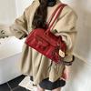 Bolsa Boston Popular deste Ano Feminina Grande Capacidade 2025 Nova Outono e Inverno Retrô Ombro Único Axila Bolsa Almofada para o Dia a Dia