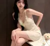 Serie Puff de Leche Ai Yufei Camisón de Encaje Transparente Sexy con Escote en V Profundo, Camisola de Casa con Ribete de Encaje en la Espalda Abierta para Mujer