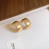 Pendientes metálicos geométricos plisados transfronterizos europeos y americanos, sensación de lujo ligero y alta gama, estilo minimalista, accesorios para la oreja únicos y versátiles