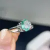 Anillo de Esmeralda Colombiana Pura Natural con Color de Fuego Completo Piedra Principal Tamaño aprox. 6*8mm Plata de Ley 925 Incrustado de Precisión