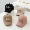 Novo boné infantil casual transfronteiriço, chapéu infantil de fleece fino para atividades ao ar livre, boné de beisebol personalizado com letras em inglês para meninas