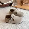Zapatos modernos estilo Birkenstock para niñas, nueva colección primavera/otoño 2026, de suela blanda, para bebés y niños pequeños, zapatos de cuero cómodos y versátiles