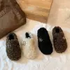 2026 Invierno Estilo Coreano Hebilla Aumentador de Altura Interior Pantuflas de Piel Moda para Mujer Slip-on Suela Gruesa Con Felpa Cálidas Pantuflas de Algodón