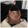 Bolso de Cubo Tejido para Mujer 2025 Nuevo Bolso de Mano de Moda Textura de Alta Calidad Versátil Bolso de Hombro Cruzado para Viajes Diarios para Mujer