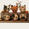 Produtos de madeira são um item popular para vendas transfronteiriças. Este ornamento de mesa de madeira com tema de Halloween apresenta um design de gatinho fofo e é fornecido exclusivamente em atacado do pequeno mercado de Yiwu.