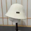 Novo Chapéu Balde Japonês Versátil Outono Inverno Feminino Design de Nicho Tampa Facial Lisa Proteção de Orelha de Pelúcia Chapéu Bacia