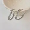 Estilo de Nicho Exquisito con un Toque de Lujo, Pendientes de Moda Minimalistas para Mujer, Pequeños y Sencillos, Elegantes Pendientes de Botón con Forma de Corazón y Cruz de Pedrería