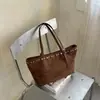 Bolso tote único de moda retro estilo coreano de alta costura para mujer, nuevo modelo principios de otoño 2026, sensación relajada, bolsa de gran capacidad para el hombro