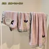 Toalla Facial Linda, Set de Tres Piezas de Toalla de Baño para Dormitorio de Estudiantes, Modelo Nuevo 2026, Coral Fleece Sin Algodón, Absorbente para Bañarse