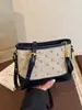 Bolso acolchado de moda transfronterizo para mujer 2025 Nuevo Bolso cruzado versátil casual de nicho con diamantes Bolso tipo cubo de estilo popular para mujer