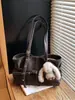 2025 Nuevo Bolso de Axila con Textura de Gamuza Otoño e Invierno Bolso de Hombro de Gamuza Escarchada Bolso Baguette Retro de Nicho
