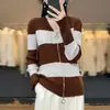 Cardigan de Lã Fina com Gola V Contrastante e Cordão, Fechamento Duplo com Zíper, Modelagem Slim, para Trabalho e Lazer, Primavera/Verão, Feminino