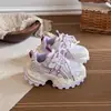 Sapatos femininos estilo dad shoes 2026 novo estilo quente de primavera sapatos esportivos de corrida respiráveis para crianças superfície de malha leve para meninas