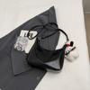Bolso de piel suave de gran capacidad para mujer, nuevo bolso de hombro versátil con cadena bajo el brazo para primavera y verano 2024, bolso cruzado tipo bola de masa para viajes diarios.