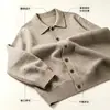 Camisa tipo polo de manga larga para hombre con textura, corte slim, estilo americano, disponible en stock, cruce de fronteras. Suéter tejido con cuello camisero. Chaqueta cárdigan de punto fino.