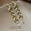 Brincos de Tarraxa com Rombos de Jade Folheado Inserido em Prata e Tassel de Folha de Zircônia Brincos Estilo Retro Francês Brincos de Design de Nicho Acessórios para Mulheres