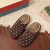 Chinelos de Algodão com Bolinhas Maillard Retrô Feminino 2026 Outono/Inverno Novo Estilo Coreano Estilo Preguiçoso Versátil para Exterior Meio Chinelo Peludo