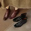 Botines cortos de cuero de vaca de primera capa con diseño brogue tallado, elegantes y con estilo, para ir al trabajo, de corte ajustado, con cremallera trasera y tacón medio grueso.