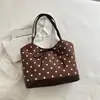 Bolso retro de lunares para mujer, nuevo bolso de hombro casual para el otoño/invierno 2026, gran capacidad, bolso tote versátil