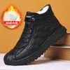 Zapatos de algodón de invierno, zapatos de algodón y cuero de caña alta, nuevo estilo para hombre, engrosados para abrigar, zapatos de algodón casuales de suela blanda, botas de nieve resistentes al frío para hombre