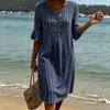 2026 Nuevo Vestido Largo Rayado de Cuello en V con Volantes y Botones Transfronterizo Moda Casual para el Trabajo Falda Larga Estilo Verano para Mujeres
