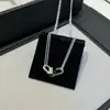 Versão Alta Esculpida com Precisão CNC Fivela Ferradura Família T Colar em Formato de U para Mulheres Fecho Ferradura Inlaid com Diamante Ouro Rosa 18k Colar em Formato de U para Mulheres